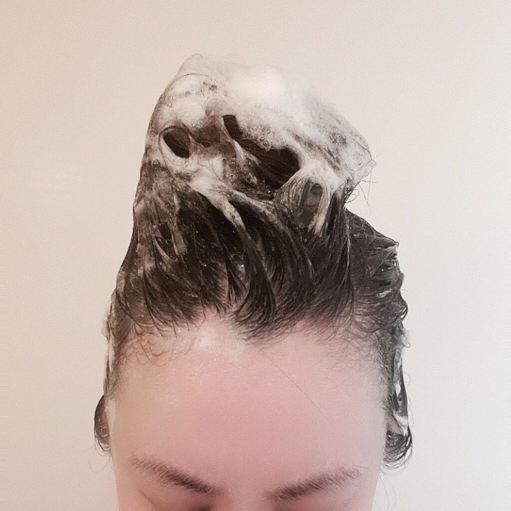 AKANE on LIPS 「サラニーボリュームシャンプー✨スキンケア発想の赤いシャンプー❣..」(3枚目)