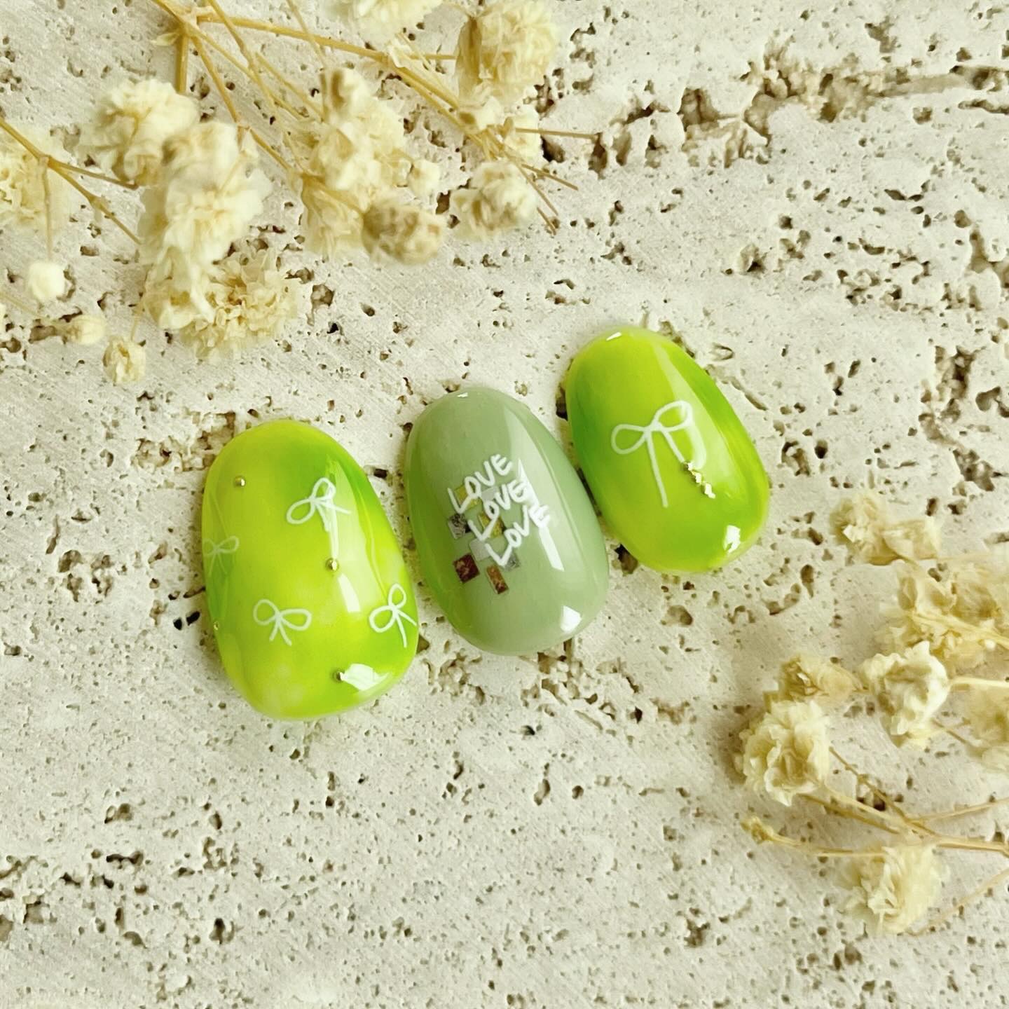 手書きリボン 白/tsumekira/ネイルシールを使ったクチコミ（2枚目）