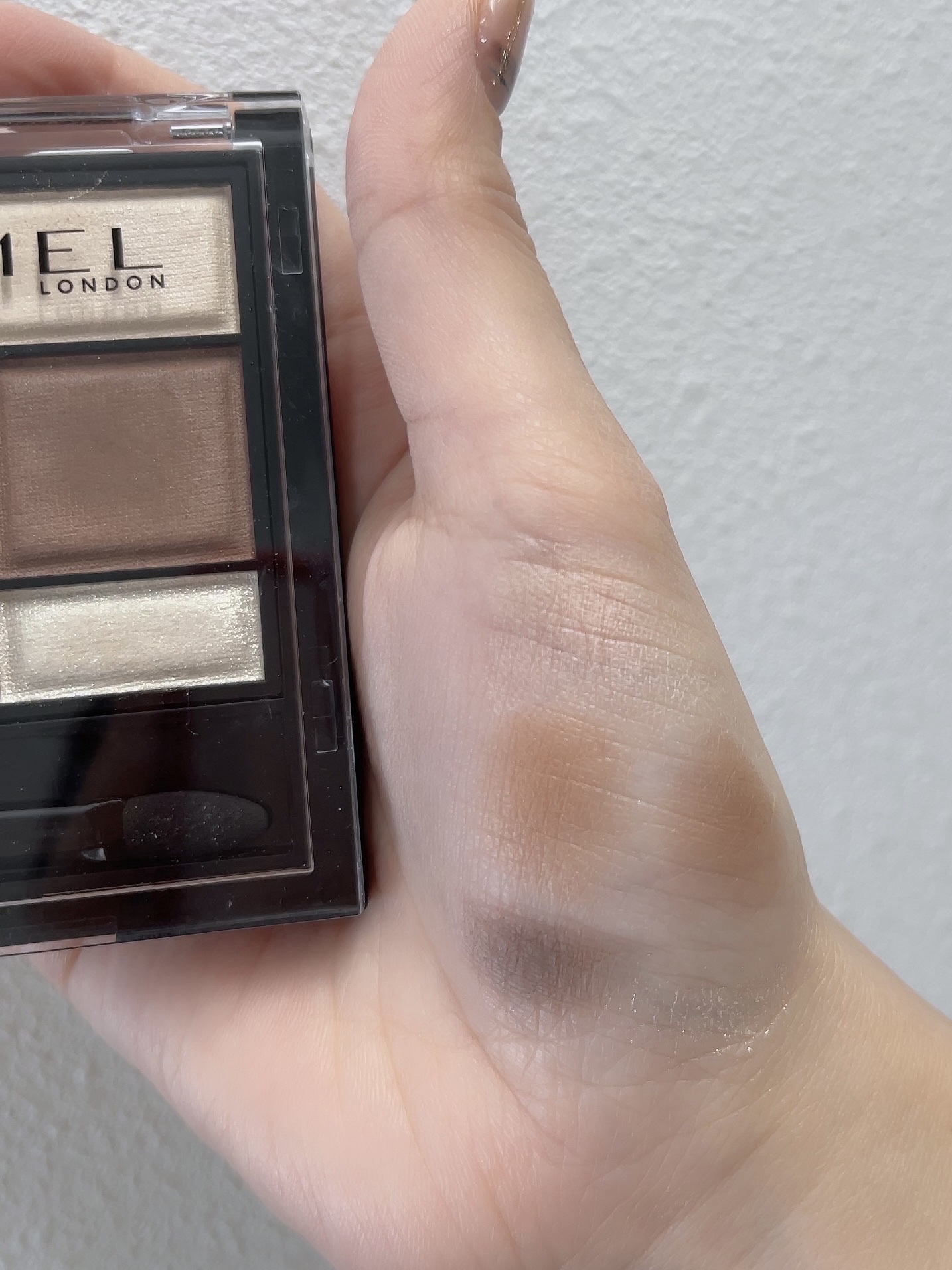 ワンダー スウィート アイシャドウ ソフトマット/リンメル ロンドン/アイシャドウパレットを使ったクチコミ（2枚目）