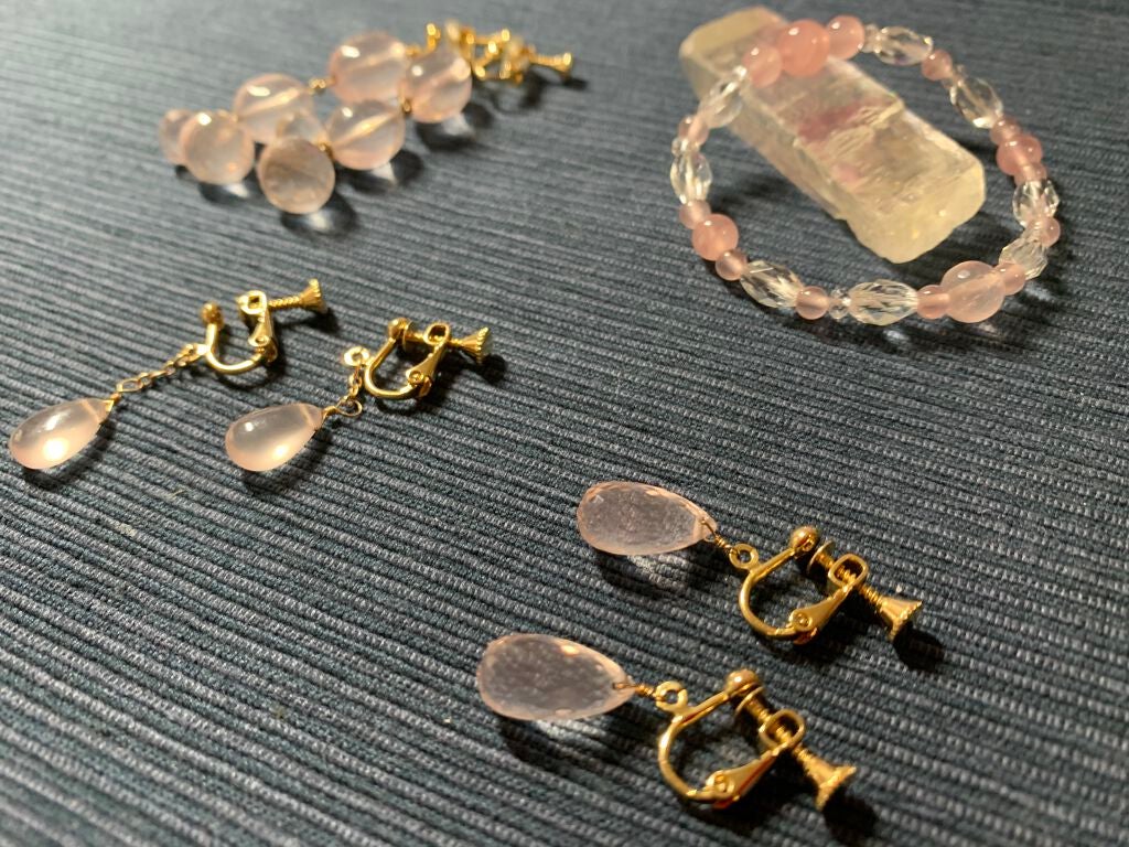 クロミミ on LIPS 「#クロミミ鉱物図鑑#クロミミアクセサリー辞典ひさびさの鉱物図鑑..」(1枚目)