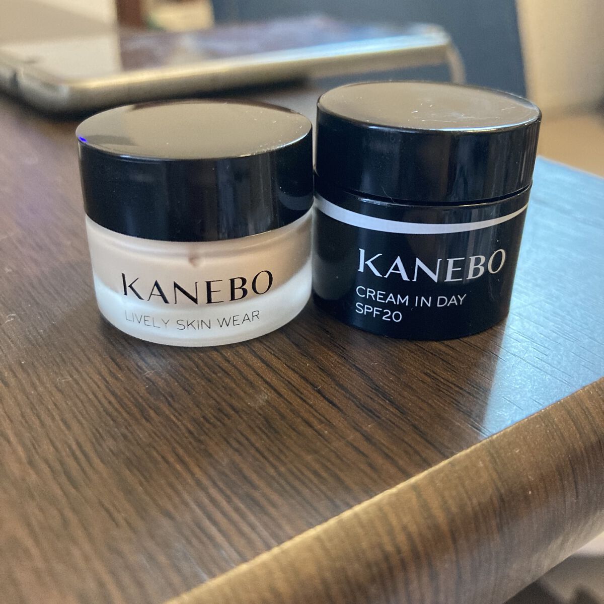 田中みなみ愛用のカネボウ クリーム イン デイと新商品のLIVELY SKIN WEARを試しました！

さすが高いだけあって伸びるし長持ちする〜！
10,000円以上するので普段使いは出来ないけど
においも好きだし、使いやすいしいいなと思