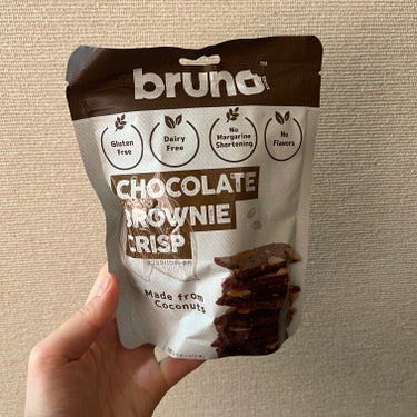 こんにちは😃

今回はbruno snakのクリスピーブラウニーチョコレートを紹介したいと思います。

少しサクサクしているチョコチップです！

しっかりブラウニーチョコレートの味がするのに、

グルテ