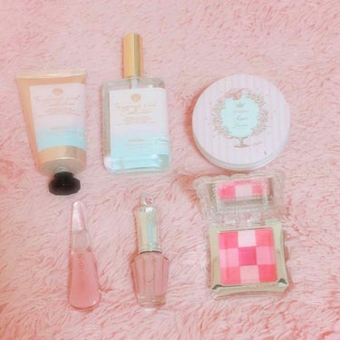 特待生&卒業式の答辞のご褒美で買ってもらいました❤︎*。

🌸JILLSTUARTミックスブラッシュコンパクト18番
🌸フローフシリップ38℃トリートメント＋1℃
🌸クラブすっぴんパウダー桜

JILL