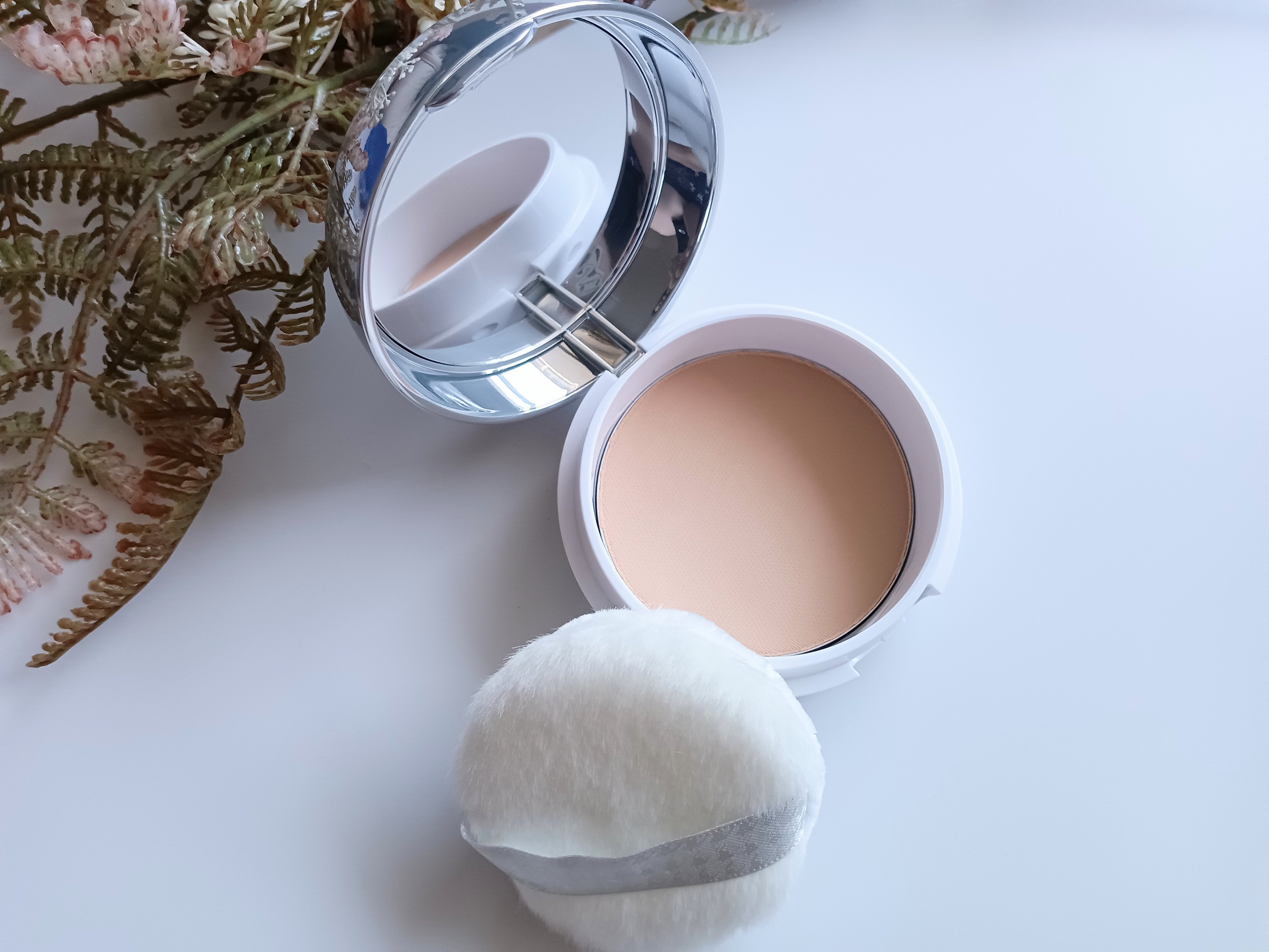 クリアラスト クリアラスト フェイスパウダー N 薬用美白オークルのクチコミ「クリアラスト　フェイスパウダー N 薬用美白オークル<医薬部外品> 

メラニンの生成を抑え、.....」（2枚目）