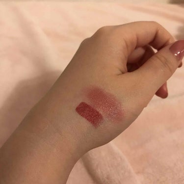 ちふれ 549💄レッド系パール

1枚目、1度塗り、ポンポンぼかした感じのスウォッチです💋

2枚目唇注意⚠
普通に塗ったものと、ティッシュオフしたスウォッチです。参考になれば☺️

えろかわいいりっぷ