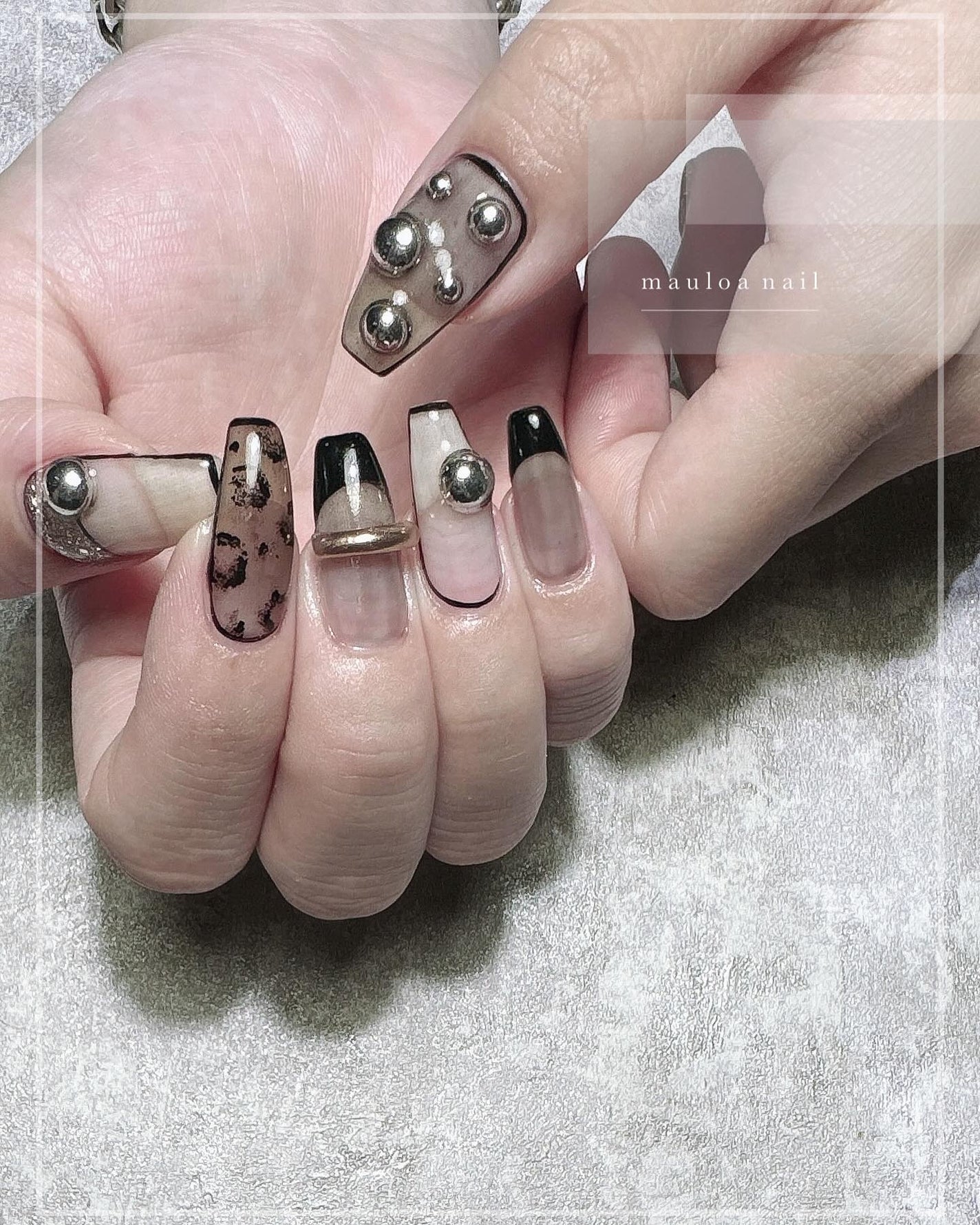 mauloa_nail on LIPS 「・ボールネイル🖤いつもありがとうございます😊🌈・ネイルやり方動..」(1枚目)