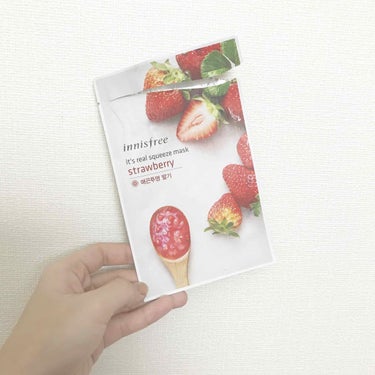 .
.
Innisfree strawberryパック
.
匂いはほとんどしないかな？
かすかーにいちごジャムみたいな香りが
たまーーーーーにするぐらい！
.
出した時パック自体はうすいかなーって
おも