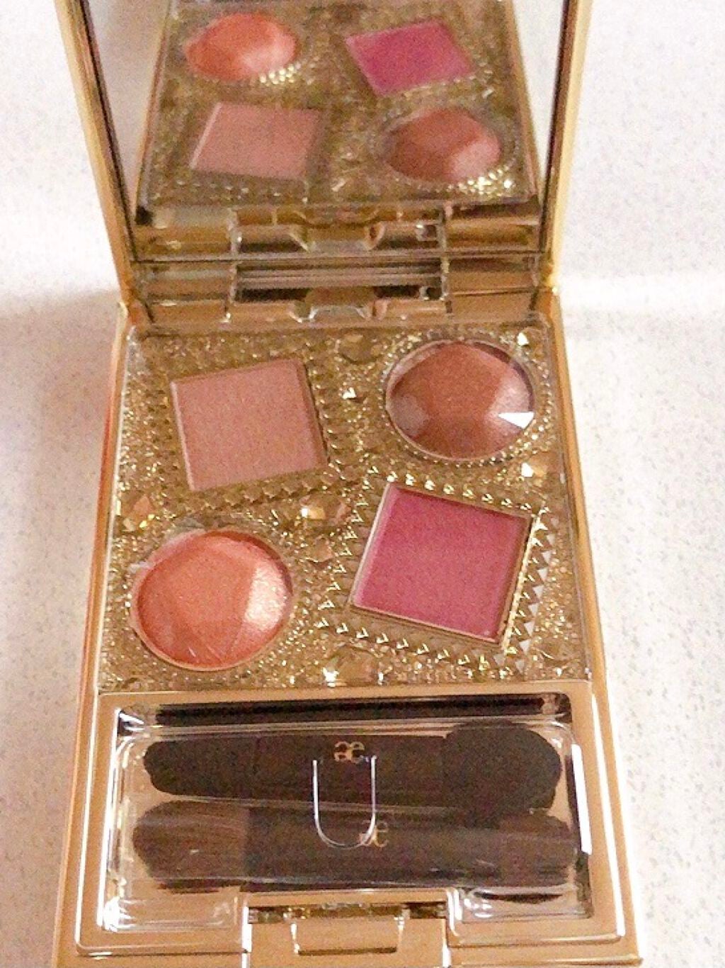 coral_make_7kw0 on LIPS 「初めてデパコスアイシャドウ買いました。高いアイシャドウって粉質..」(1枚目)