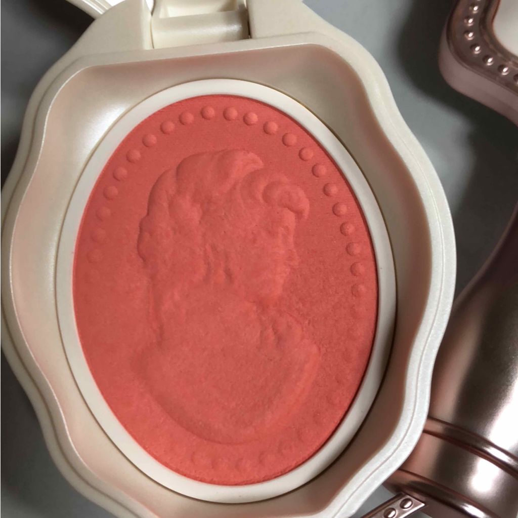 プレスト チークカラー N/レ・メルヴェイユーズ ラデュレ/パウダーチークを使ったクチコミ（2枚目）