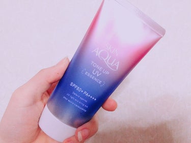 【SKIN AQUA】
TONE UP UV ESSENCE / SPF50+ PA+++

いまさらながら人気のコチラをレビュー✨
しばらく使ってみての感想ですが、、、

ラベンダーカラーでトーンアッ