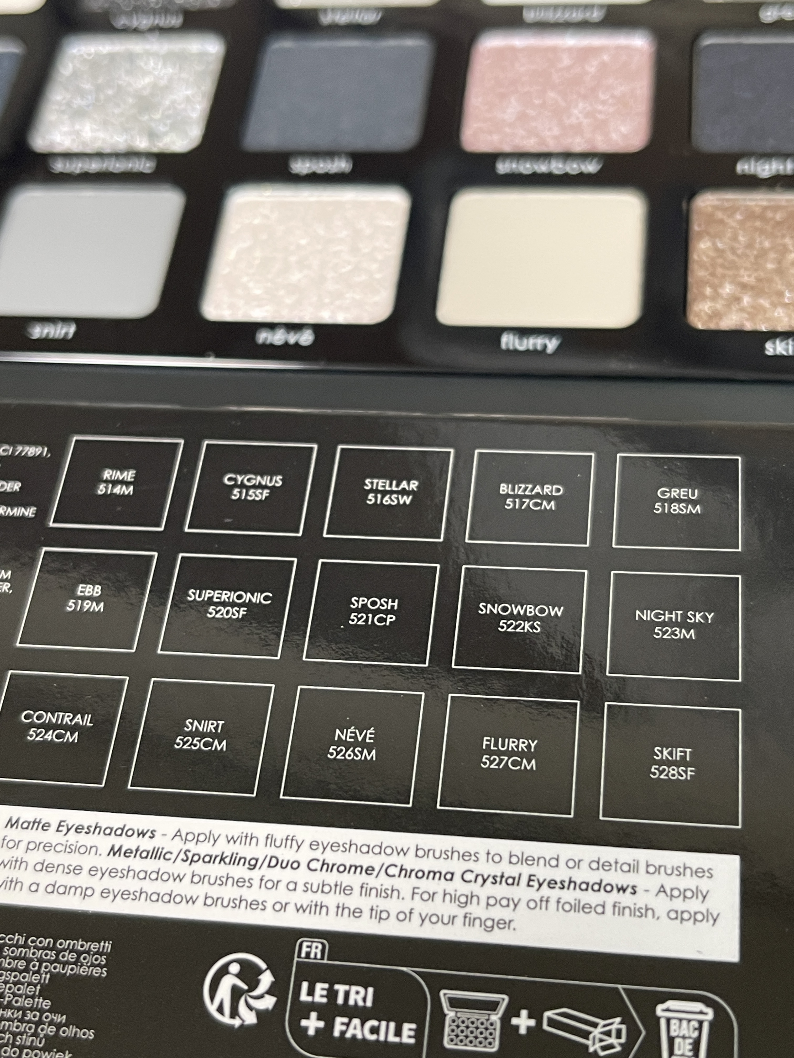 Natasha Denona xenon paletteのクチコミ「Natasha Denona xenon palette ✨
白黒グレーのイメージが強すぎて、.....」（2枚目）