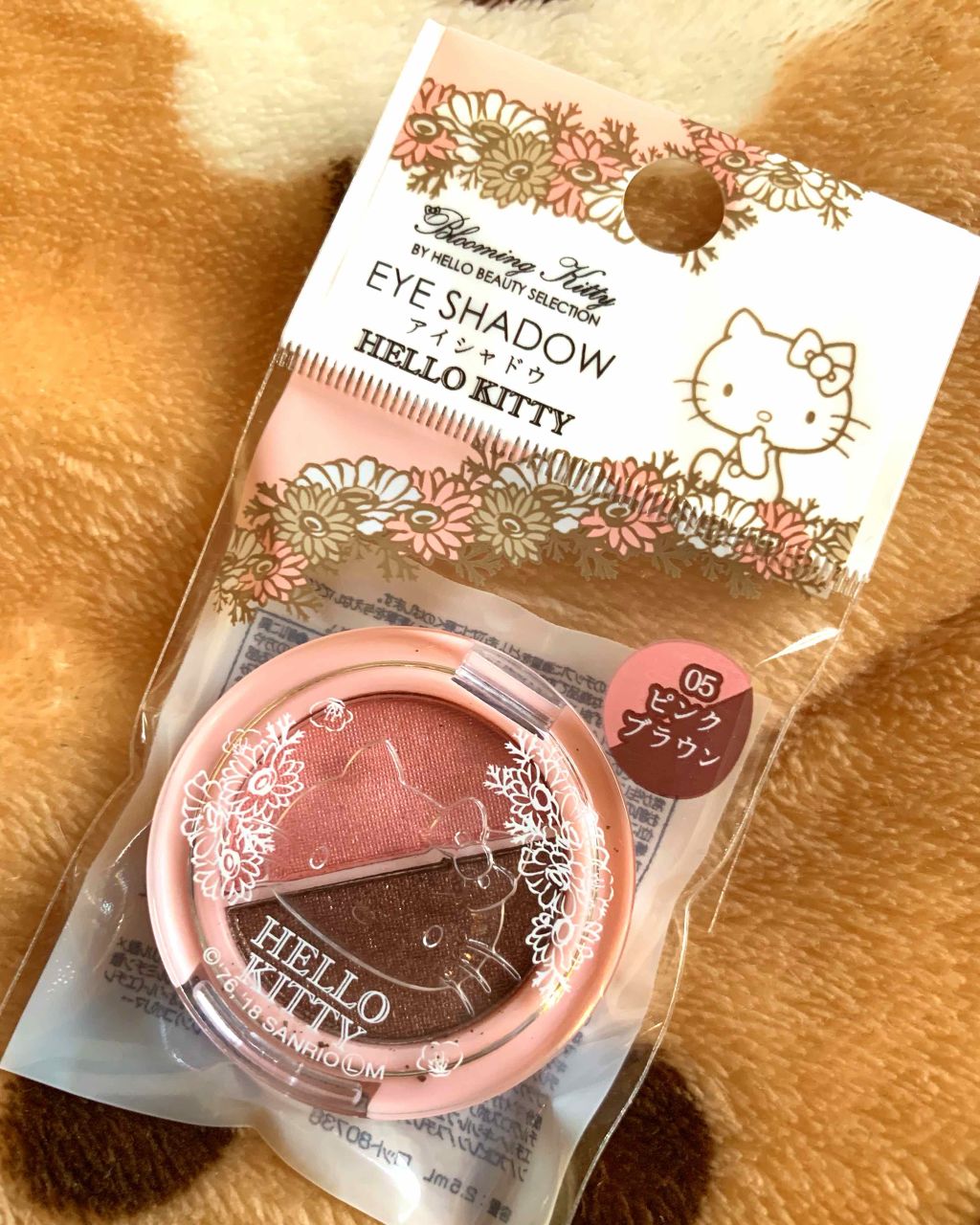 パウダーアイシャドウ ブルーミングキティ/DAISO/アイシャドウパレットを使ったクチコミ（1枚目）