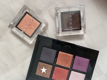 ホリデー アディクション “イリディセント ユーフォリア” EYESHADOW PALLETE L/ADDICTION/メイクアップキットを使ったクチコミ（2枚目）