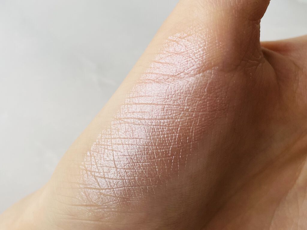 パールグロウハイライト 04 シェルピンク/CEZANNE/パウダーハイライトを使ったクチコミ（2枚目）