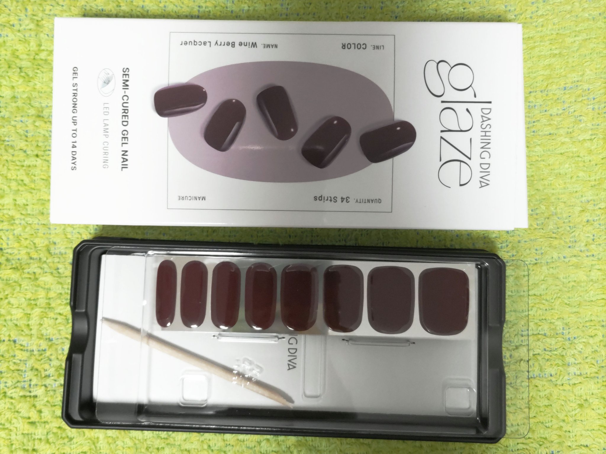 GLAZE グレーズ 半硬化タイプジェルネイルシール Wine Berry/DASHINGDIVA MAGICPRESS/ネイルシールを使ったクチコミ（2枚目）