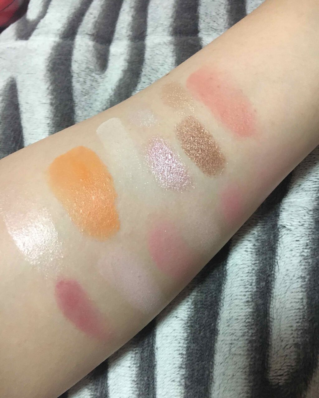 みぃ on LIPS 「わたしが持っているチーク、ハイライト左上からトニーモリーspo..」(2枚目)