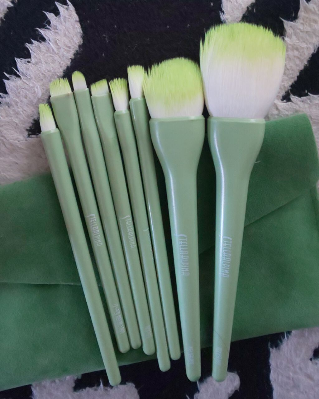 メイクブラシクリーナー/DAISO/その他化粧小物を使ったクチコミ（2枚目）