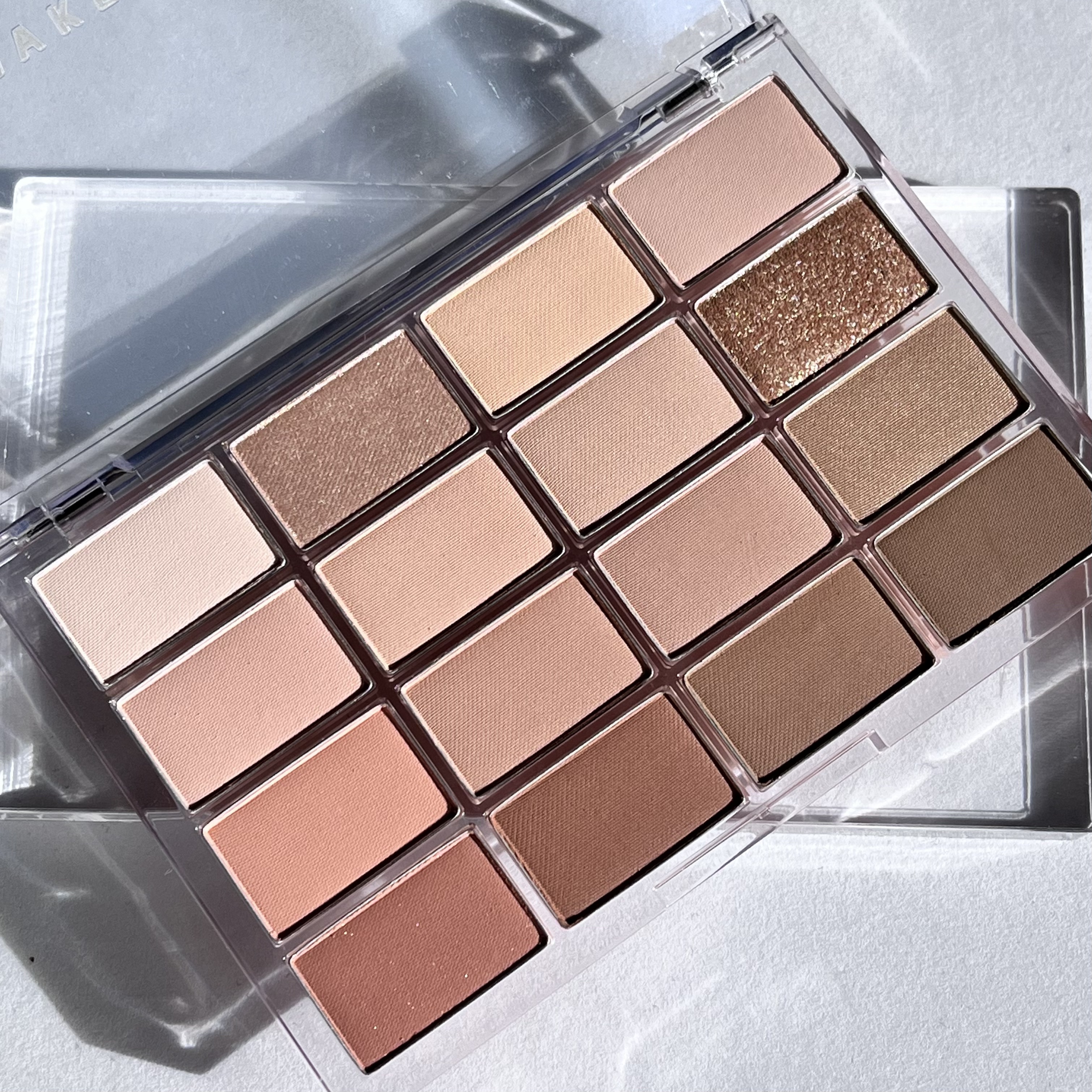 ソフトブラーリングアイパレット 05.ミュートコーラルブラーリング/wakemake/アイシャドウパレットを使ったクチコミ（2枚目）