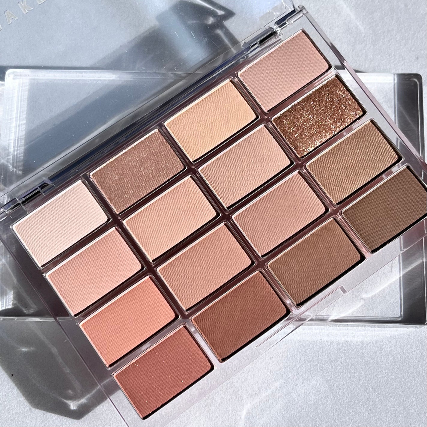 ソフトブラーリングアイパレット/wakemake/アイシャドウパレットを使ったクチコミ(2枚目)