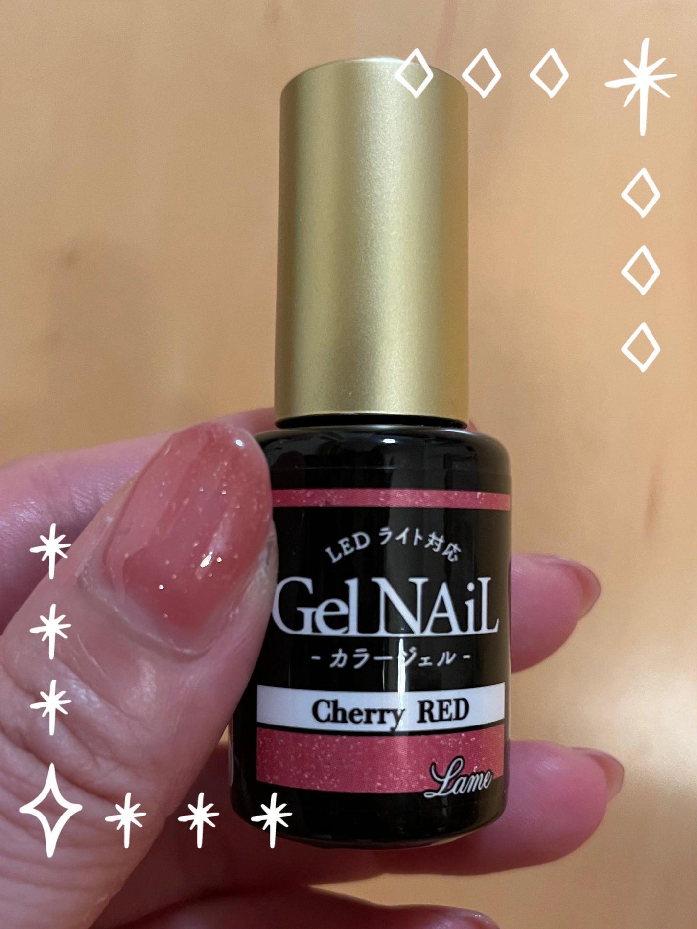 shiny_glow_z4h on LIPS 「ジェルネイル✨セリア✨100均✨チェリーレッド✨ラメ✨発色良か..」(1枚目)