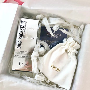 Dior ブラシ クレンザーのクチコミ「Dior公式サイトでお買い物したら
こちらの可愛い箱で届きました💕

下の箱まで総柄なのが嬉し.....」（3枚目）