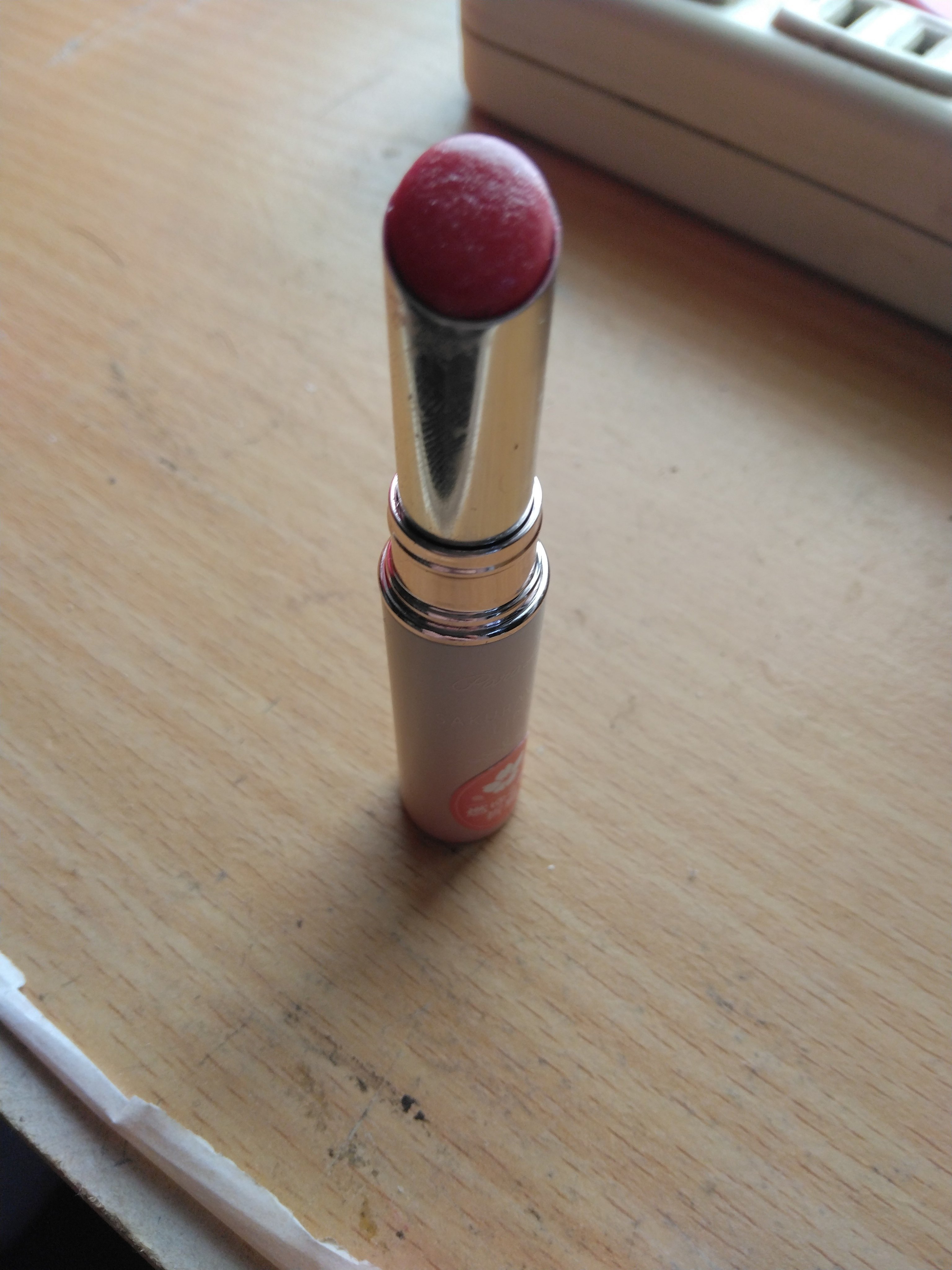 パラドゥ サクラヴェールリップのクチコミ「購入品紹介　
サクラヴェールリップパラドウリッププランパーRD01燃ゆる紅桜色
塗るとスースー.....」（2枚目）