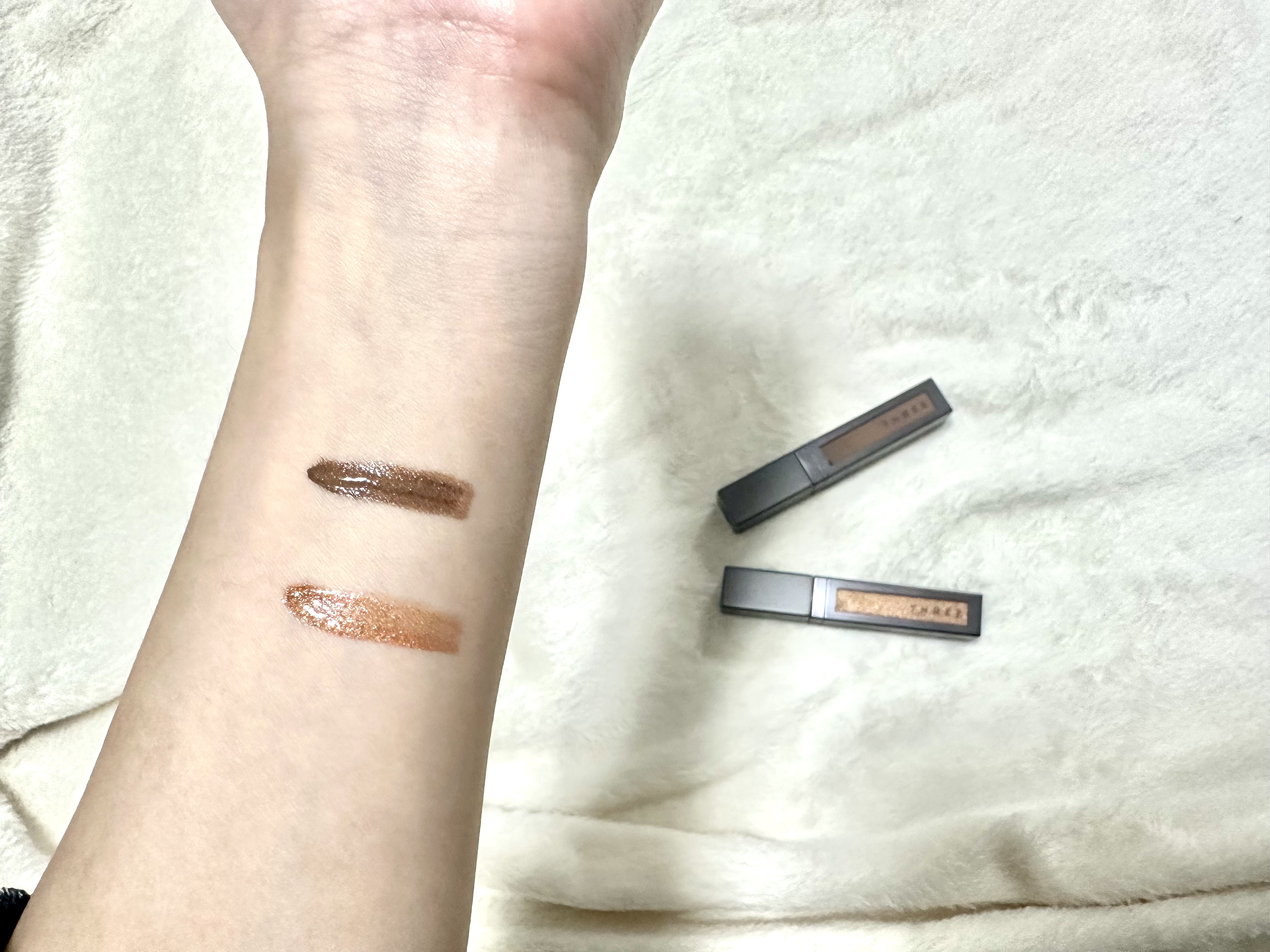 THREE ユナイテッドフルイドアイカラー B01 DREAM TEAM/THREE/リキッドアイシャドウを使ったクチコミ（2枚目）