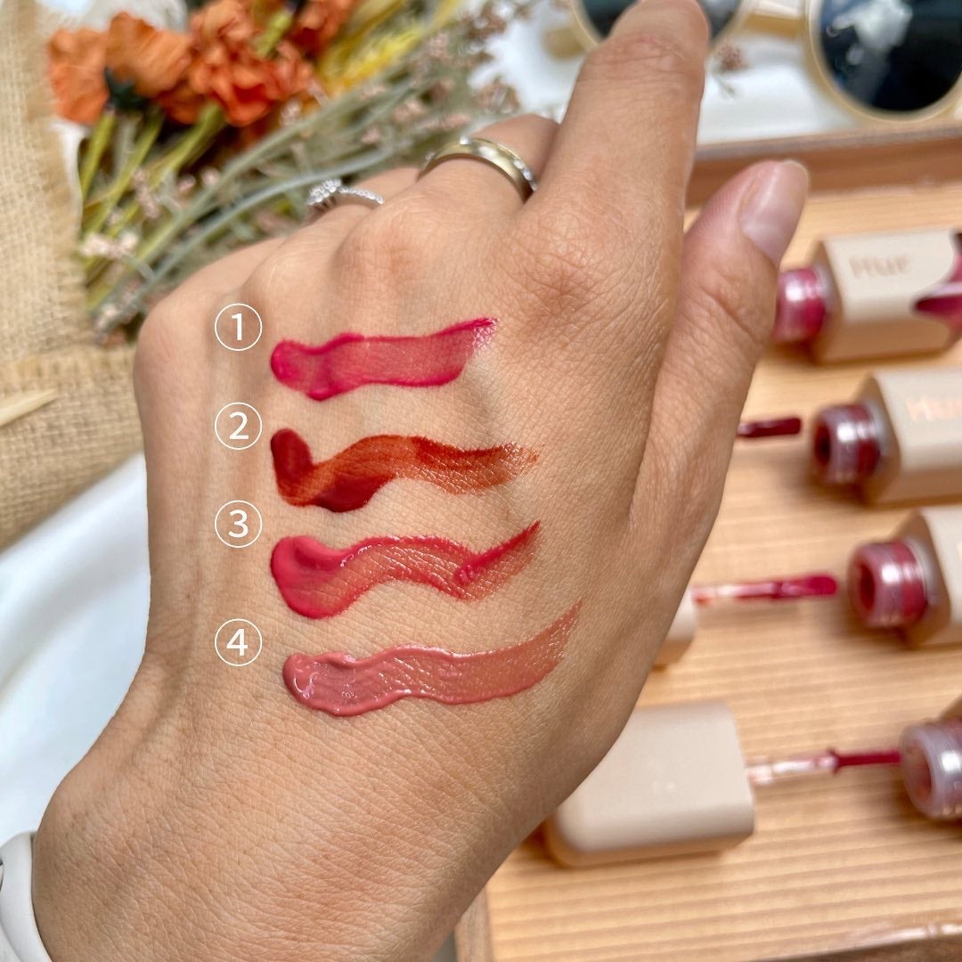 萌美 on LIPS 「秋色ぷるぷるティントそろそろ新調🍂💄2色使いで、理想の唇が作れ..」(3枚目)