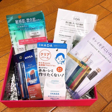 bloom box  3月 box！
嬉しすぎる肌に優しいシリーズ…

1.イハダ　薬用クリアバーム　18g
ずっと気になってたイハダ！！最近マスクで肌荒れして来たので明日から早速使います😊

2.ニベ