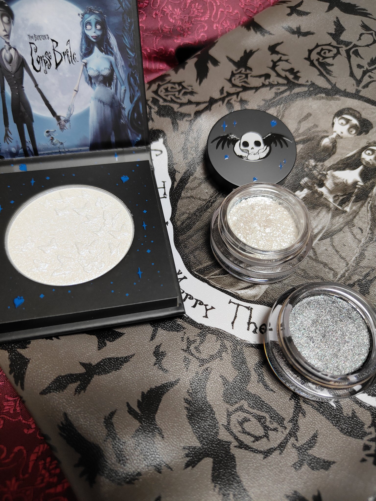 SHEGLAM SHEGLAM シングルアイシャドウ Corpse Bride コラボのクチコミ「Corpse Bride　SHEGLAMコラボ

・Ghostly Glitter Gel
T.....」（2枚目）