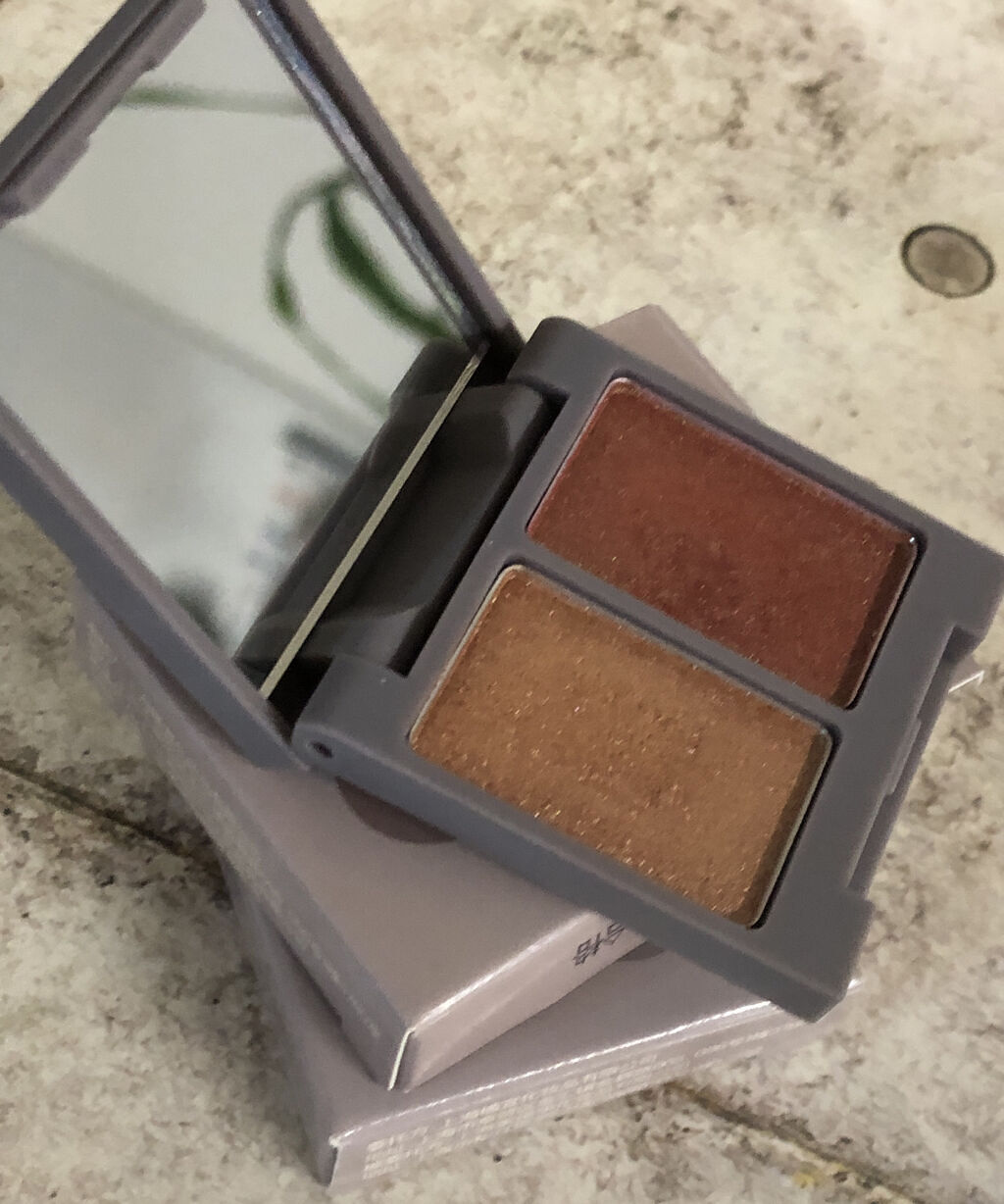 JUDYDOLL 2カラースパークリングアイシャドウベールのクチコミ「なかなか
よろしいアイシャドウ発見😻✨

韓コスや中国コスメは
ステキなカラー
たくさんありま.....」（2枚目）