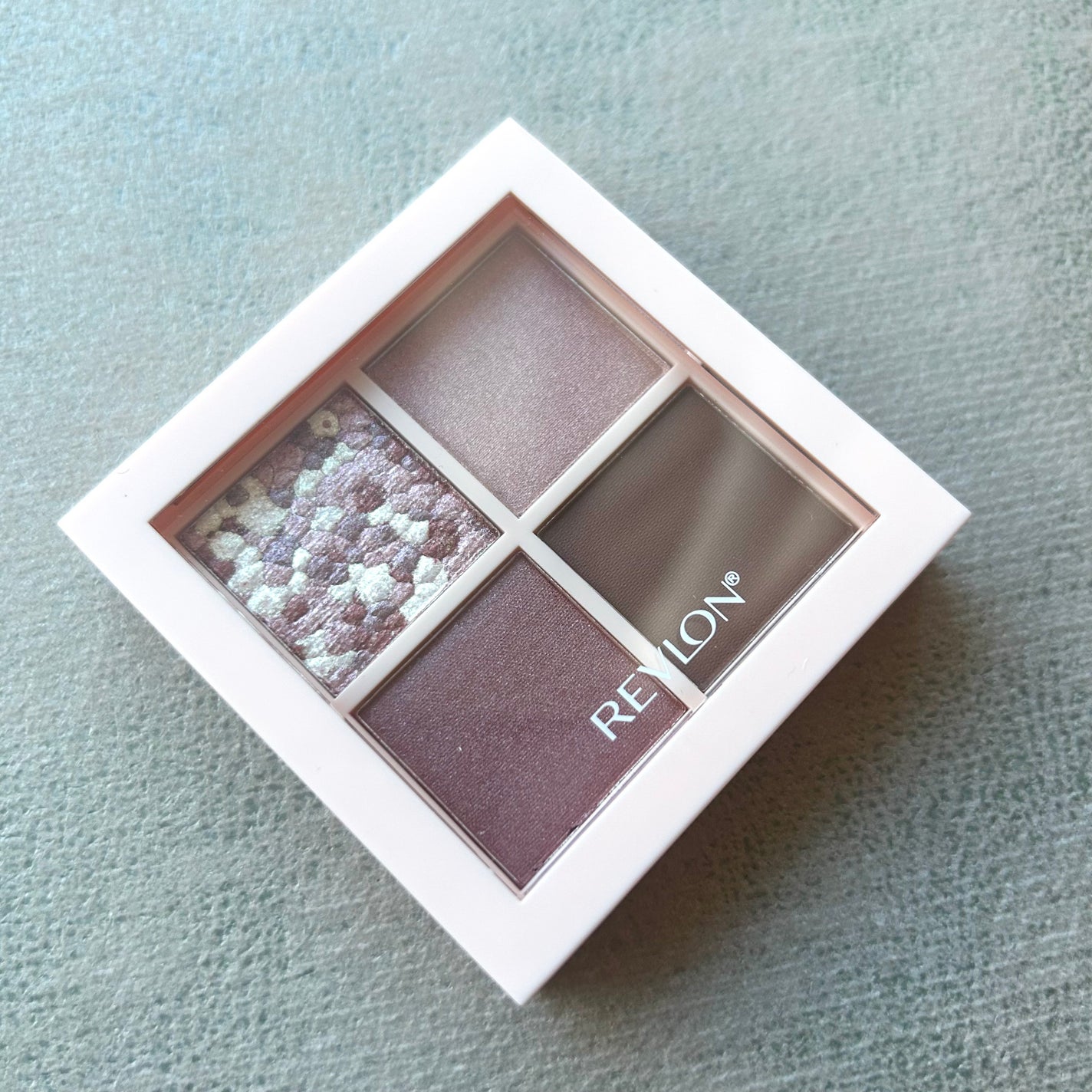 レブロン ダズル アイシャドウ クアッド/REVLON/アイシャドウパレットを使ったクチコミ(1枚目)