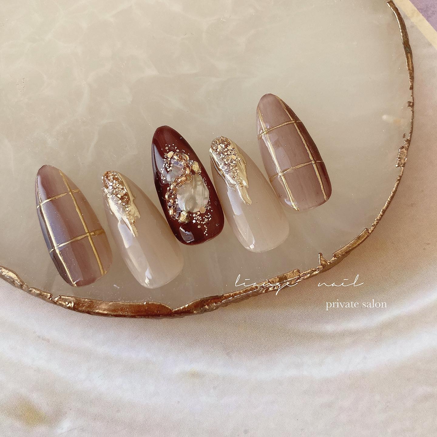 #ネイル,#秋ネイル,#大人ニュアンスネイル,#ニュアンスネイル,#ジェルネイル,#ミラーネイル,#シェルネイル,#チェックネイルのネイルデザイン