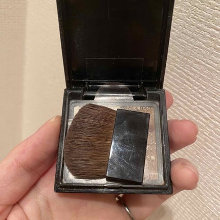 KATE スリムクリエイトパウダーのクチコミ「ケイトのハイライターとシェーディングが一緒になったやつ
汚いですが底見えコスメです👌
ブラ.....」(2枚目)