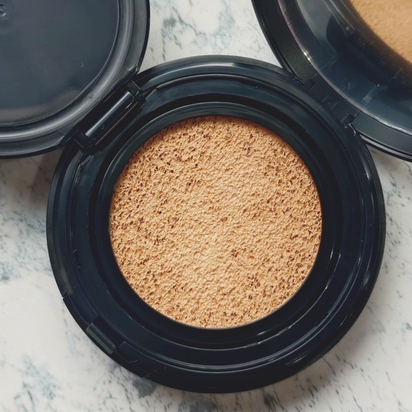 ドラマティックエッセンスクッション グロウ 01 ミディアムオークル/マキアージュ/クッションファンデーションを使ったクチコミ（2枚目）