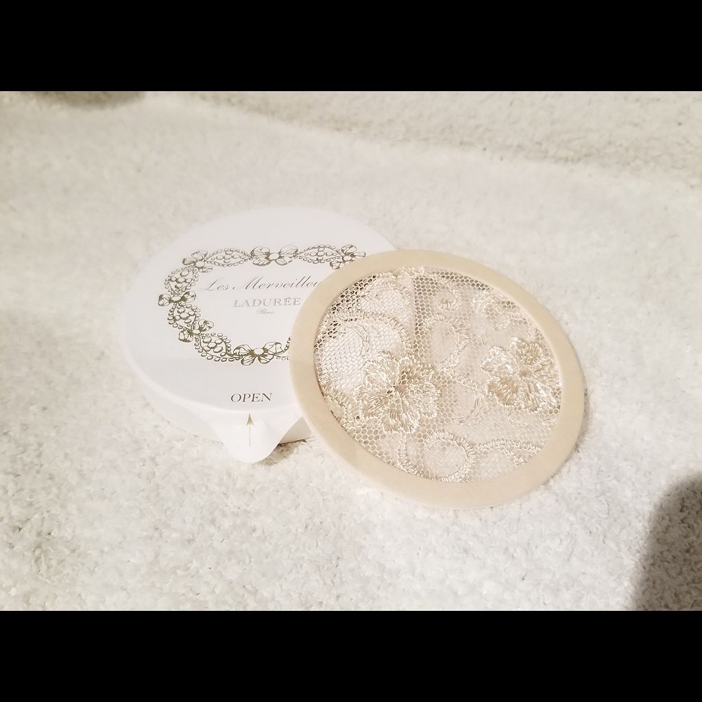 フェイス パウダー N/レ・メルヴェイユーズ ラデュレ/ルースパウダーを使ったクチコミ(3枚目)