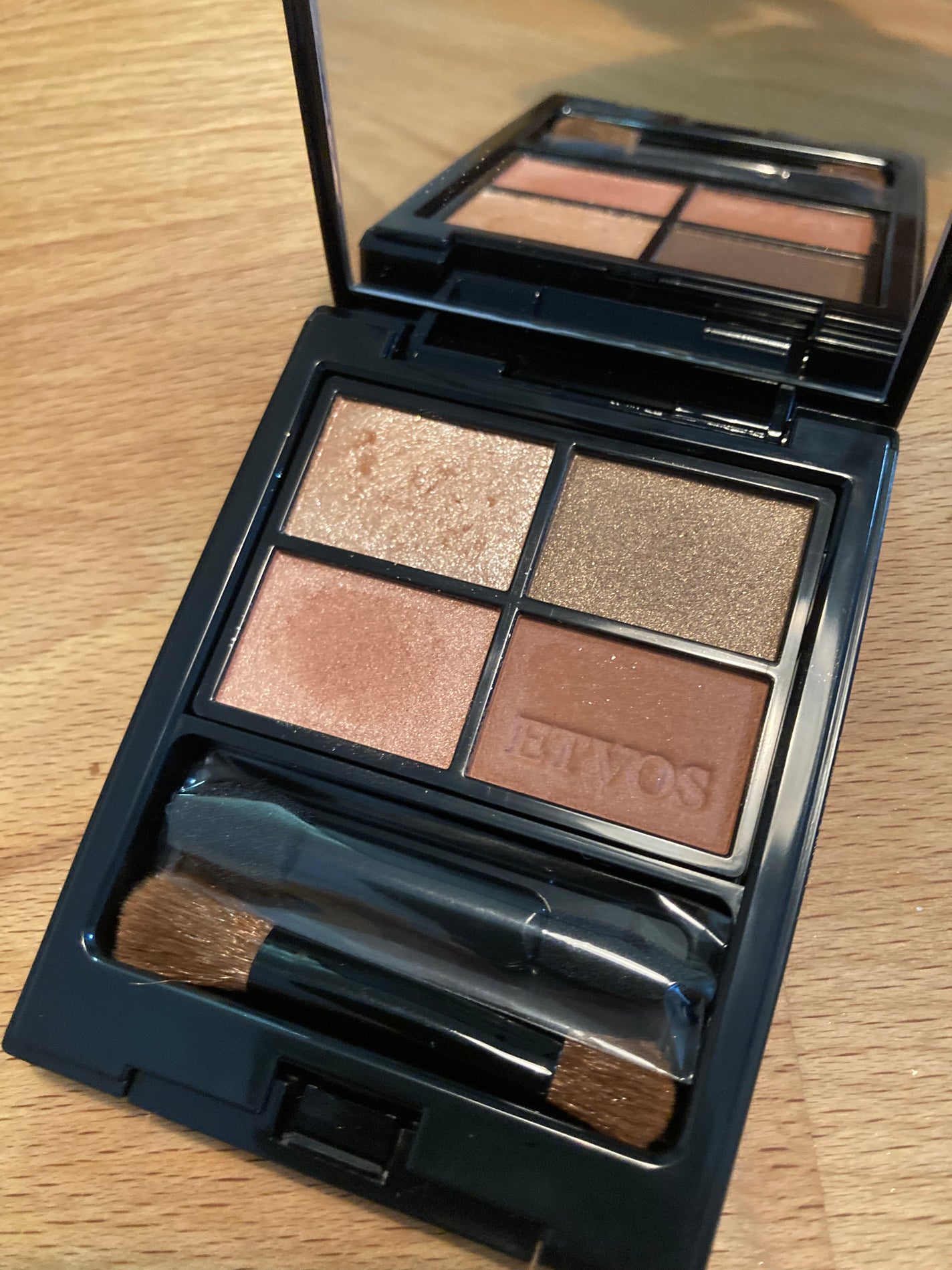 ミネラルクラッシィシャドー/エトヴォス/アイシャドウパレットを使ったクチコミ(2枚目)