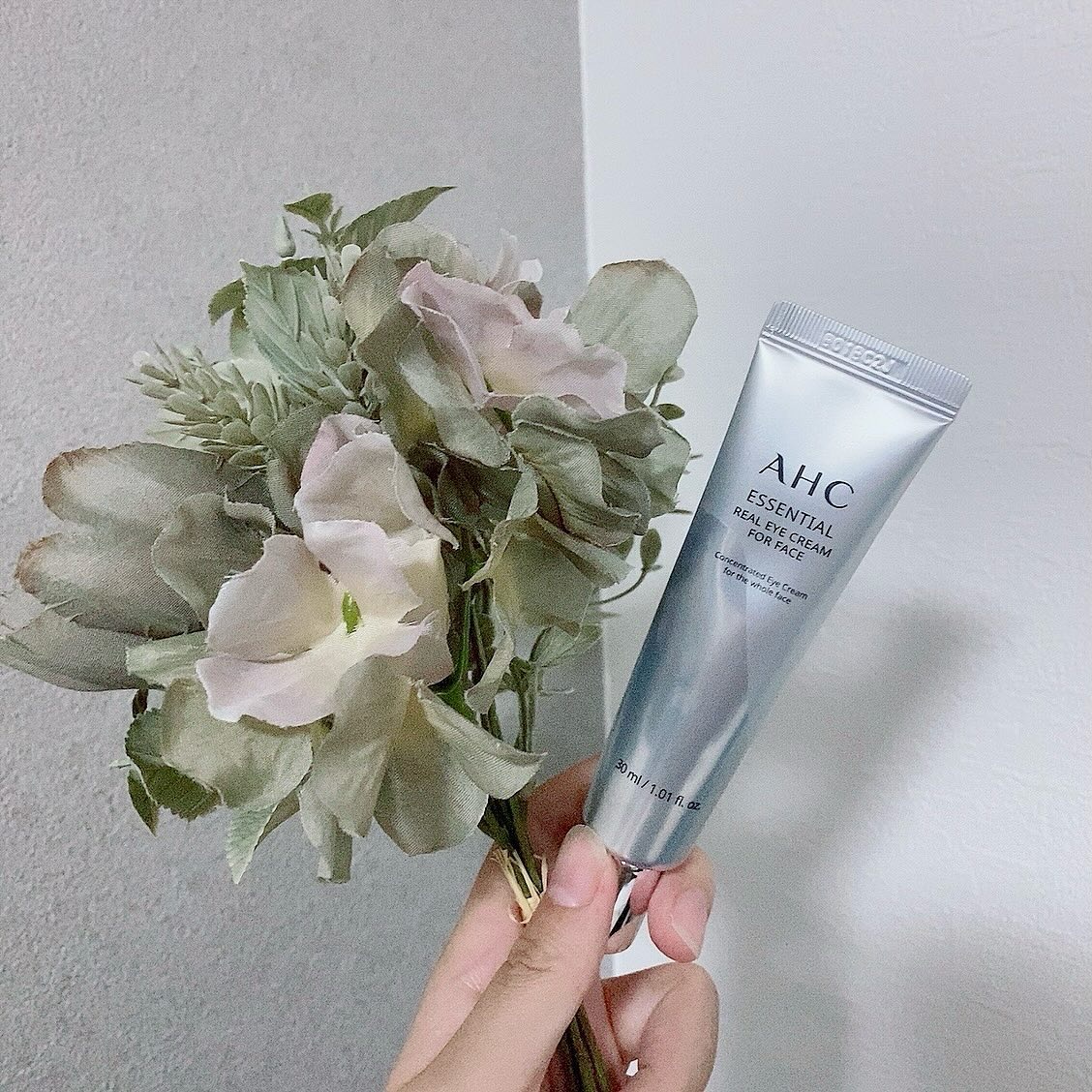 エッセンシャル リアル アイクリーム フォーフェイス/AHC/アイケア・アイクリームを使ったクチコミ（1枚目）