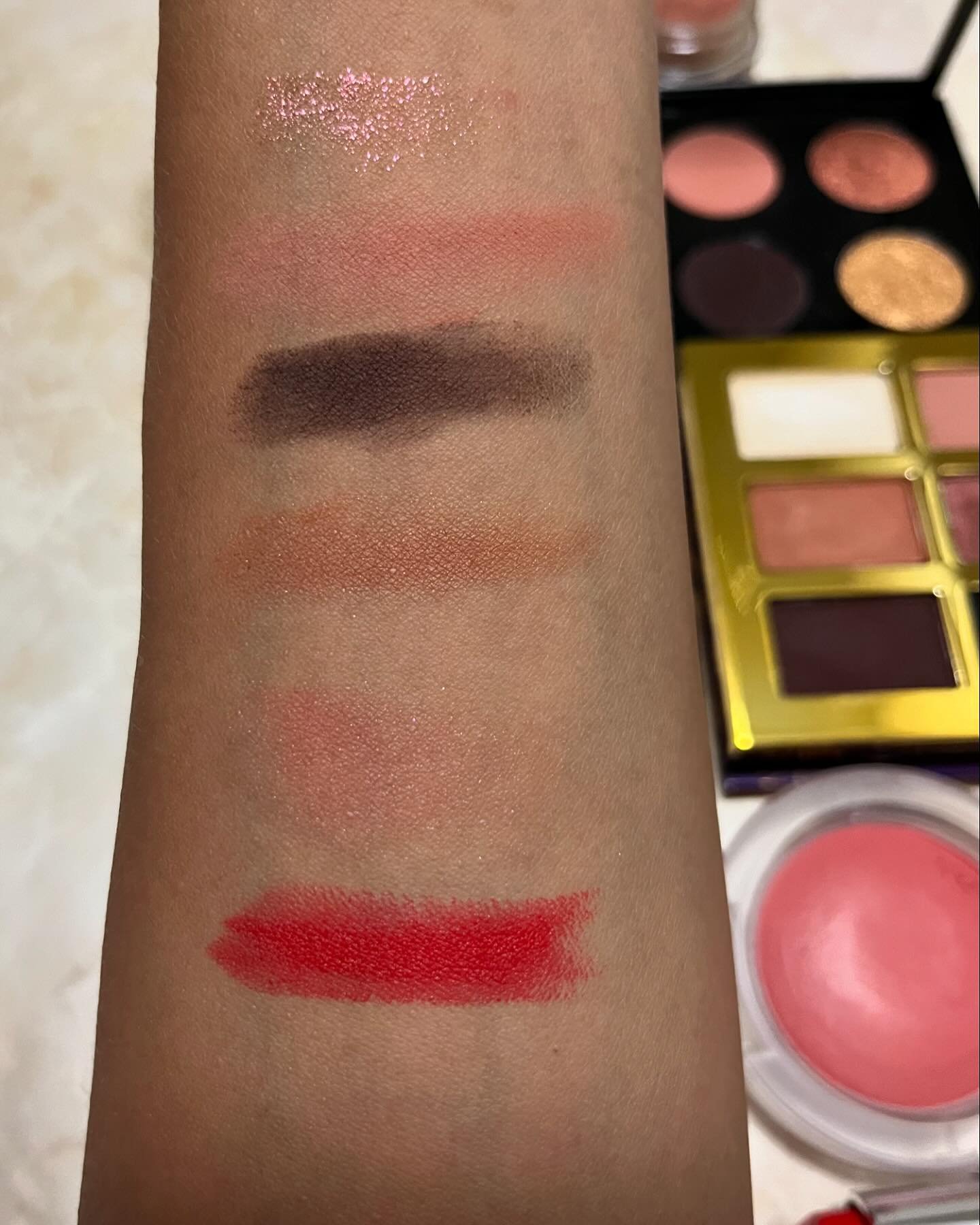 パウダー キス アイシャドウ ギブ ア グラム/M・A・C/単色アイシャドウを使ったクチコミ（3枚目）