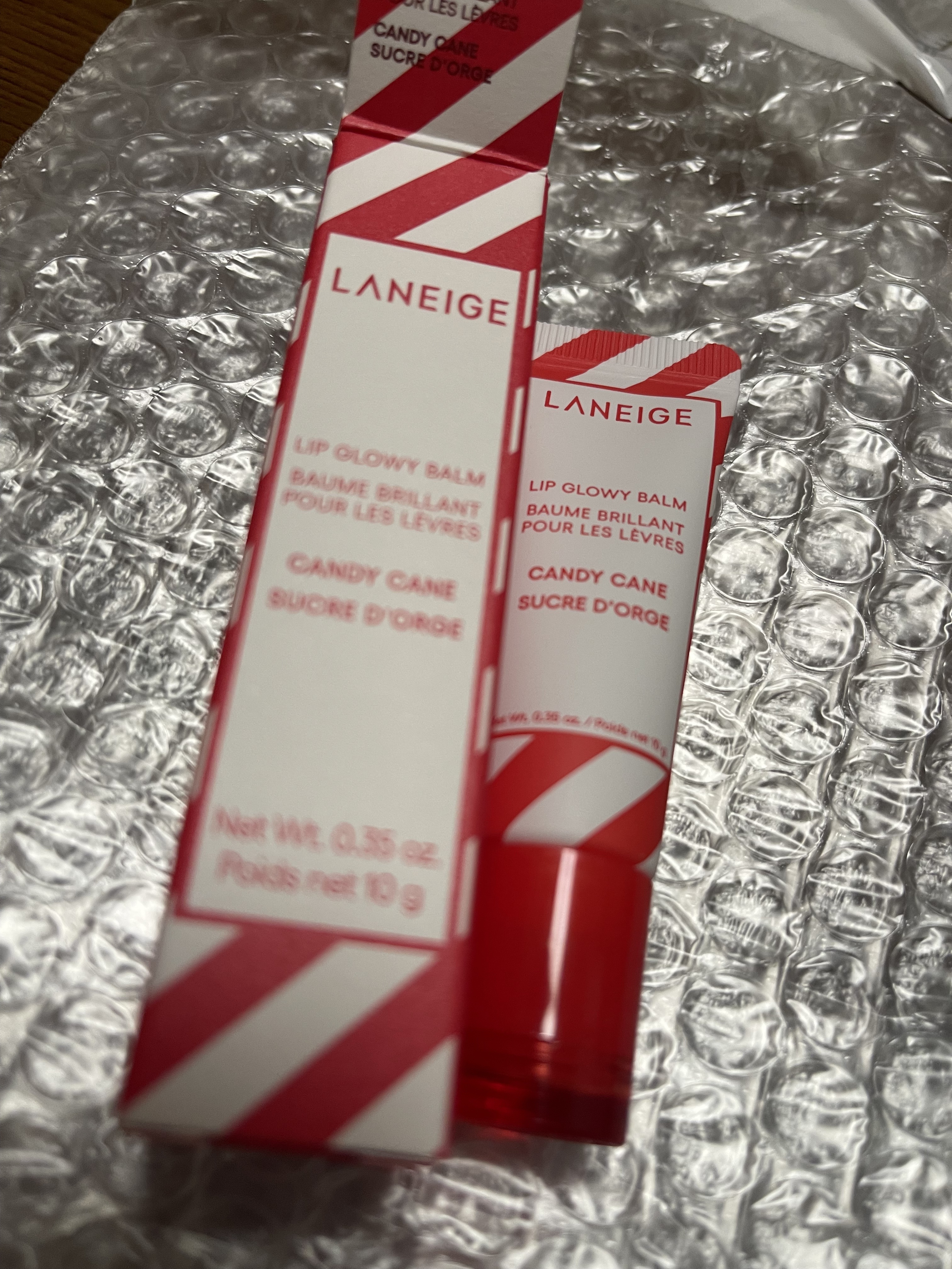 ★LANEIGE リップグロウィバーム キャンディケイン

＊Qoo10購入＊

パケがかわいい♡
ちょっとスースーする
シュガーミントって感じ♡

で、とても気に入ってます！
保湿もしっかりで、外にいても乾燥しにくい感じで、とても重宝して