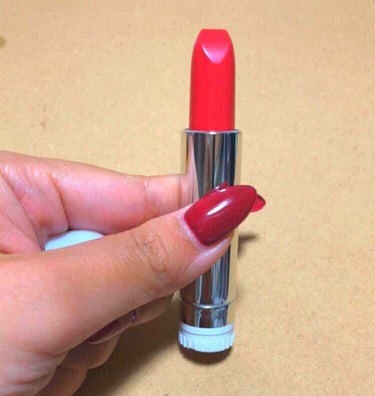 

ちふれの詰め替え用のリップ💄
550番
スルスルと塗れて赤っぽい､朱色です
秋冬にぴったりな色だと思います♡

300円という安いので
色んな色買ってみたいです♡