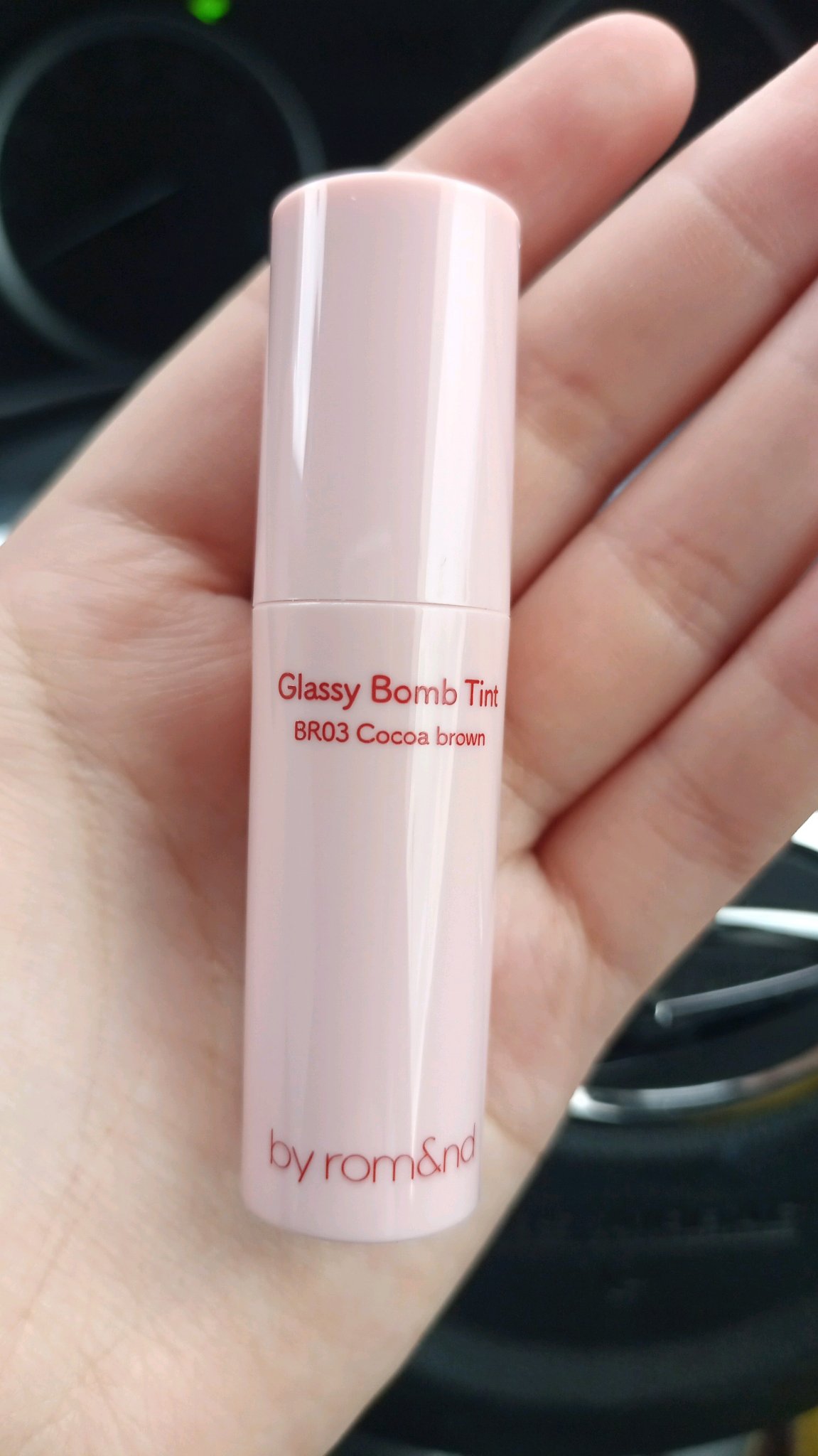 アンドバイロムアンド　グラッシーボムティント BR03 ココアブラウン/&nd by rom&nd/リップティントを使ったクチコミ（3枚目）