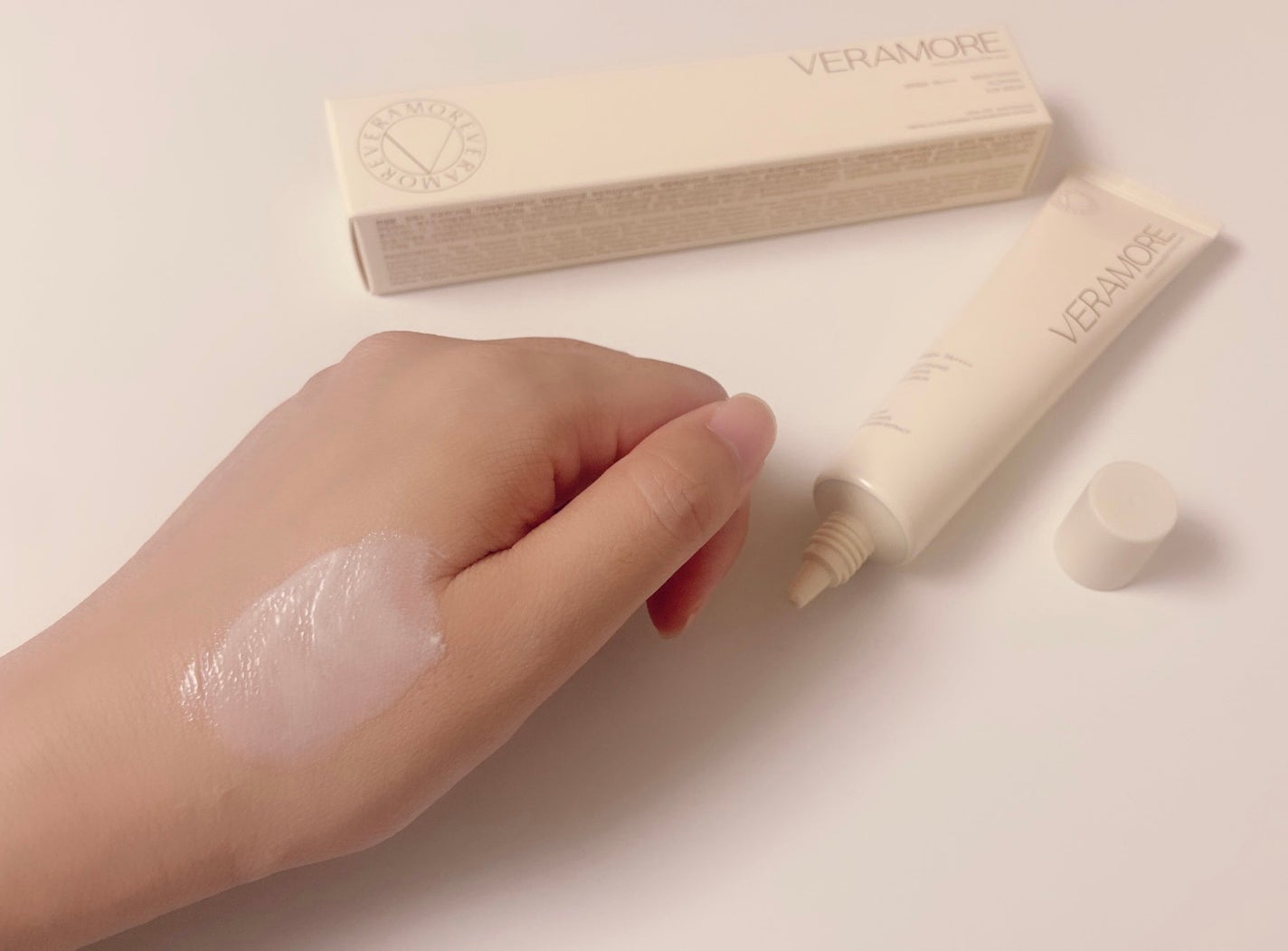 VERAMORE BRIGHTENING GLOWING SUN SERUM/VERAMORE/日焼け止めローションを使ったクチコミ(3枚目)