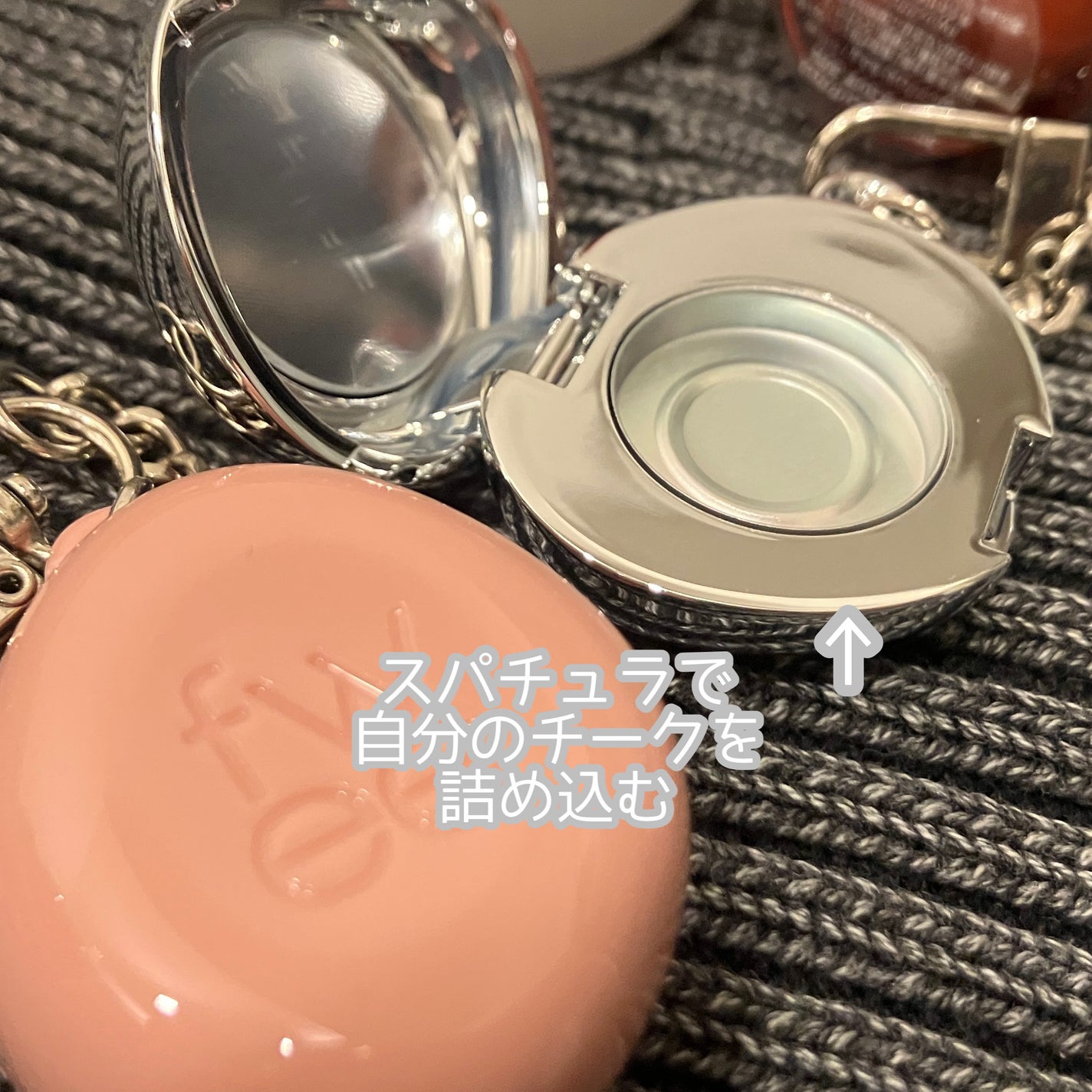 らら@フォロバ💯 on LIPS 「fweeのキーリング、手持ちのリップ&チークを詰め込んで持ち運..」(2枚目)