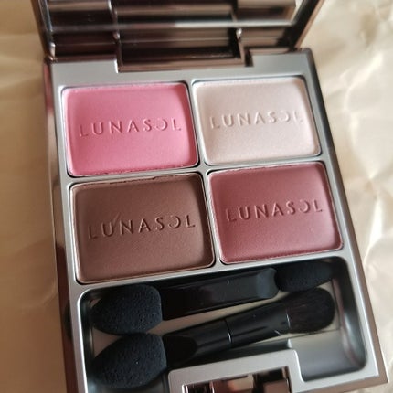 マカロングロウアイズ/LUNASOL/アイシャドウパレットを使ったクチコミ(2枚目)
