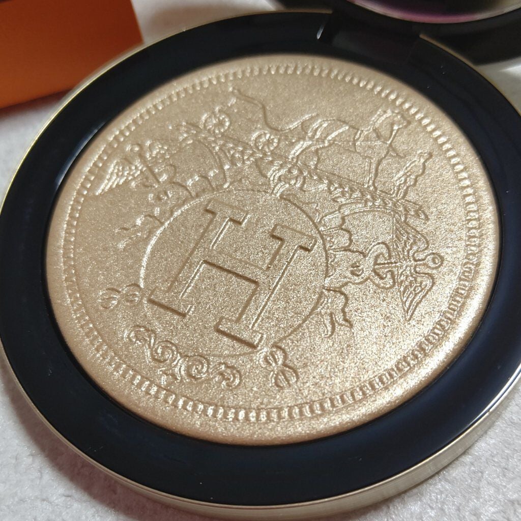 プードル オルフェーヴル フェイス&アイ イルミネイティングパウダー/エルメス/プレストパウダーを使ったクチコミ(1枚目)