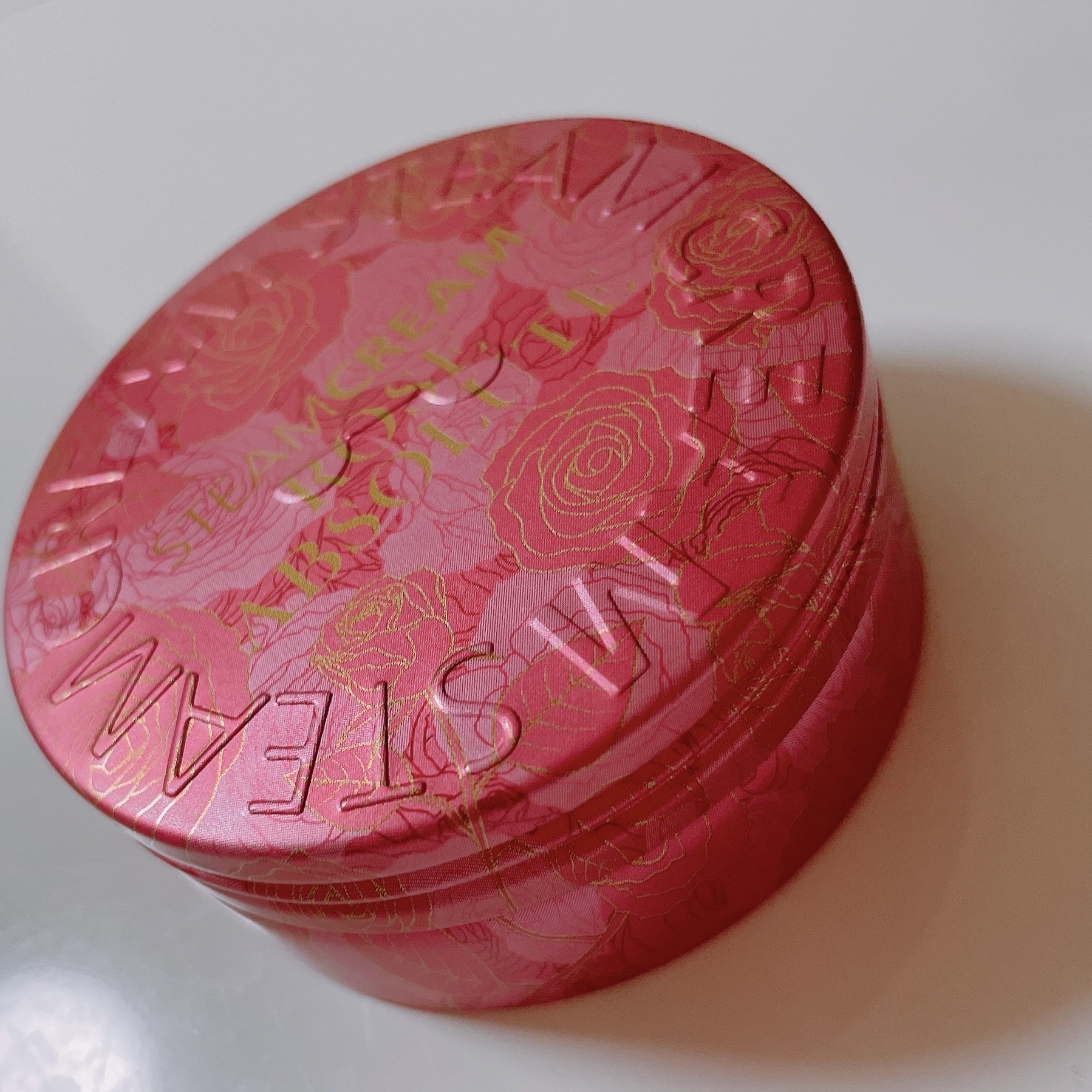 STEAMCREAM スチームクリーム ローズアブソリュートのクチコミ「久々のスチームクリーム。
顔にはやや保湿力が物足りないので、
贅沢にボディ用として使用していま.....」（1枚目）