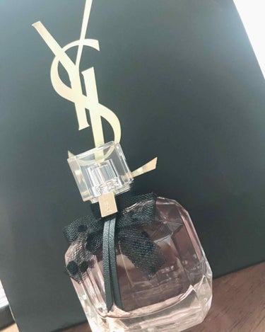 YVES SAINT LAURENT BEAUTE モン パリ オーデトワレのクチコミ「2本目です💕

あの匂いが忘れられないwってなり初めて香水でリピしました！
初めは甘すぎるかな.....」（1枚目）