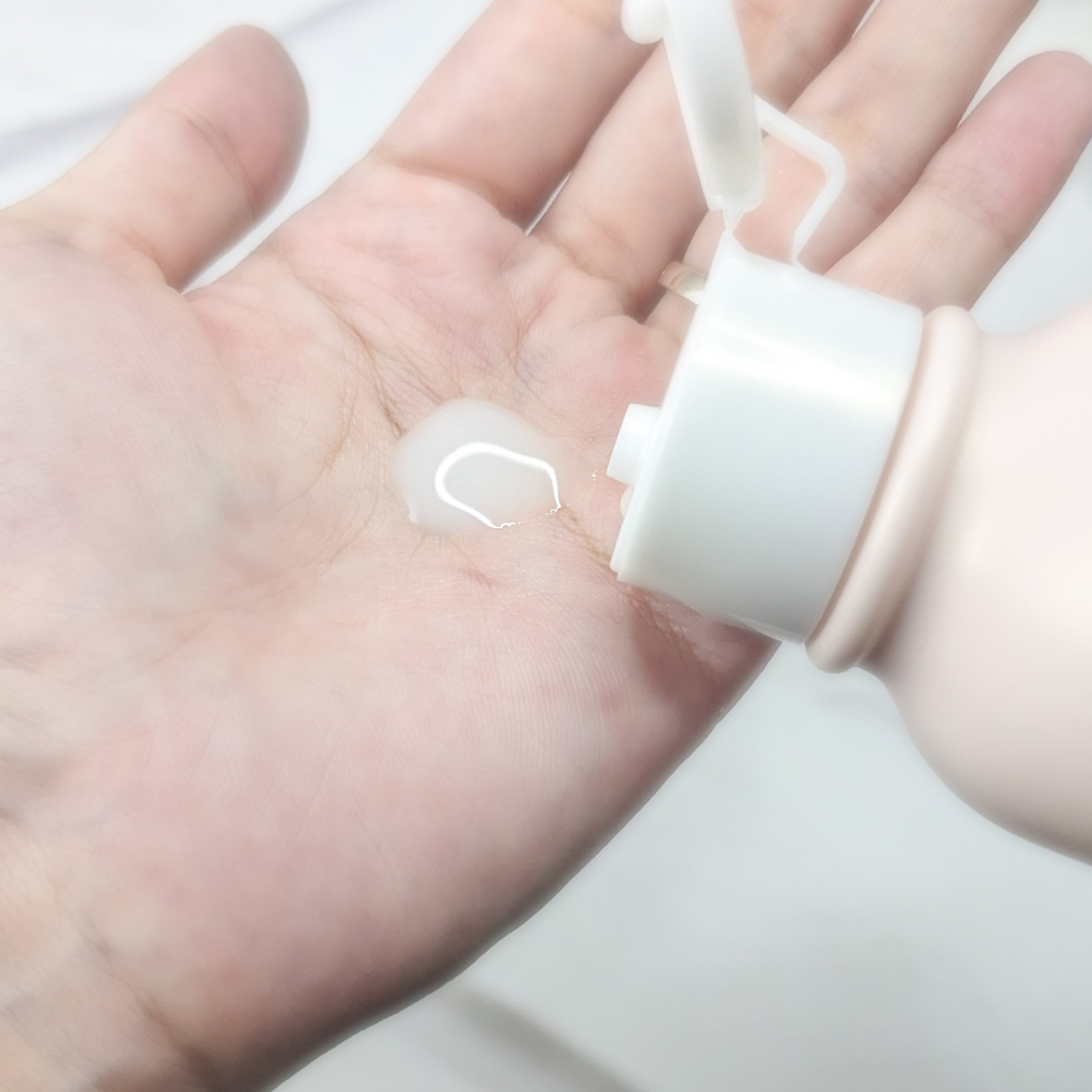 デオドラントボディミルク フローラルブーケ/エージーデオ24/ボディミルクを使ったクチコミ（2枚目）