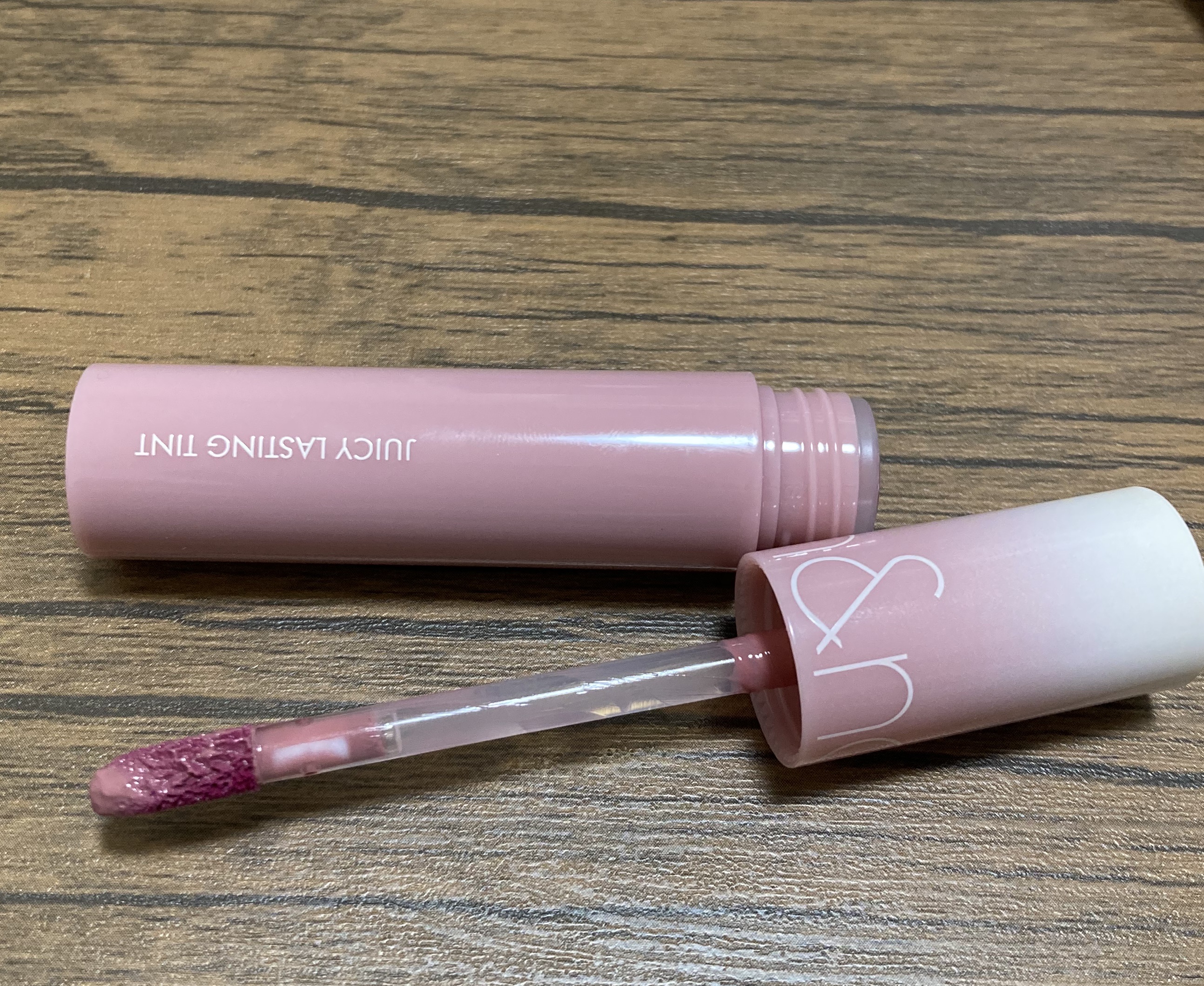 ジューシーラスティングティント/rom&nd/リップティントを使ったクチコミ（1枚目）